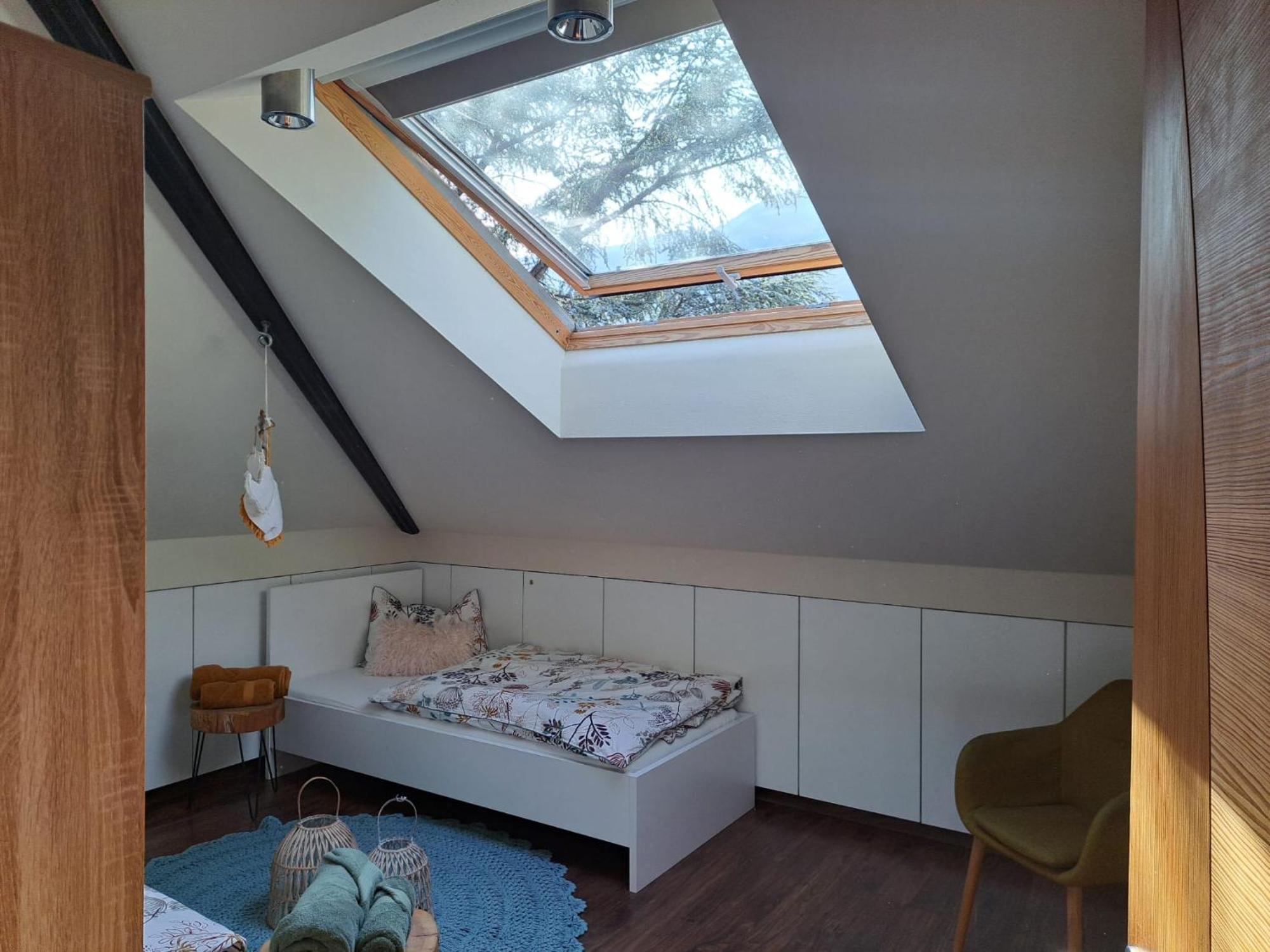Mansarde Zeder In Privatvilla Im Zentrum Merans * Merano