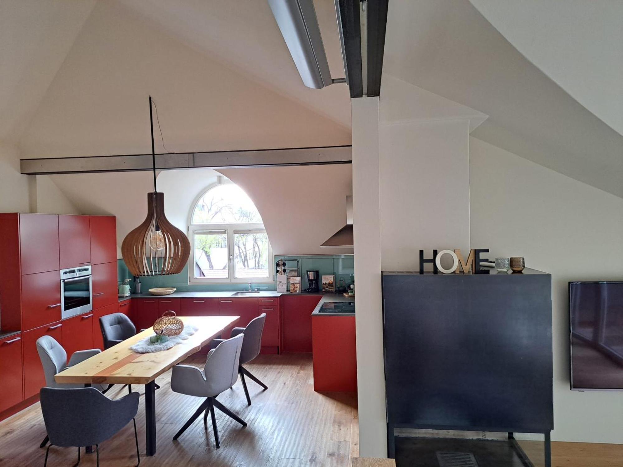 Apartment Mansarde Zeder In Privatvilla Im Zentrum Merans Merano